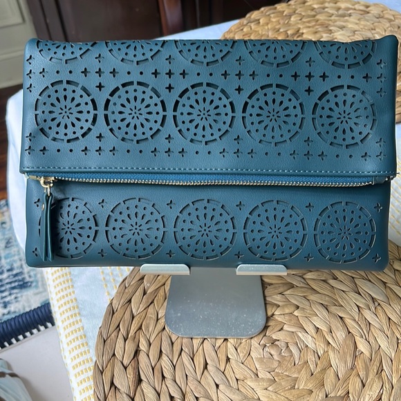 Convertible clutch/ crossbody - Picture 1 of 6